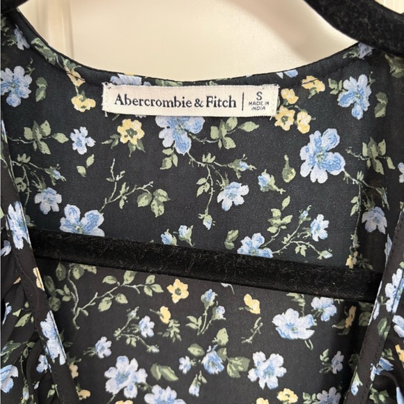Abercrombie & Fitch Ruffle Tie Front Blouse Size Small - Picture 6 of 7